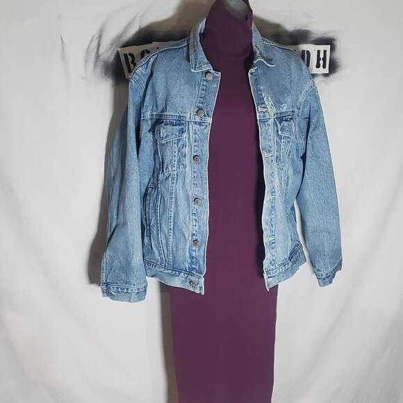 Vintage Disney embroidered distressed denim jacket - Picture 4 of 16